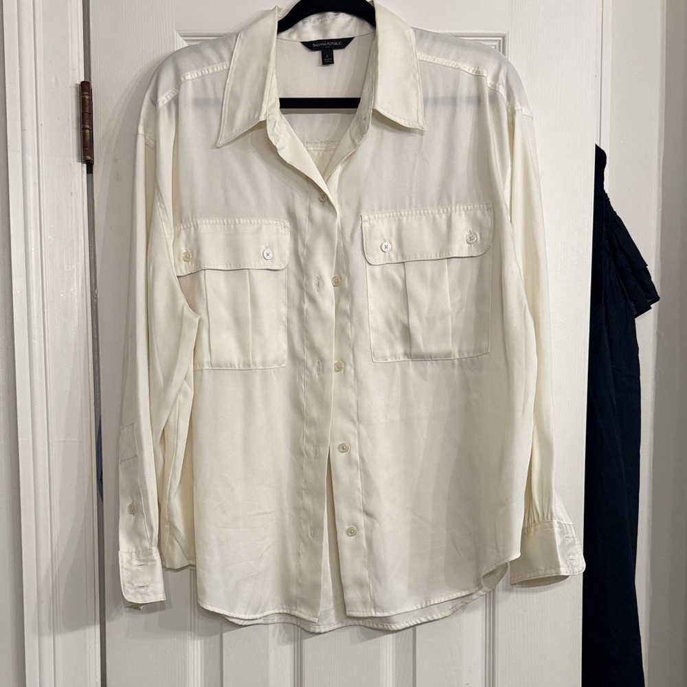 Banana Republic Off-White Button-Up Camp Shirt